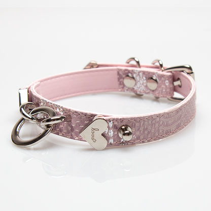 VELVECUFFS Heart-shaped decorative pink snake pattern choker