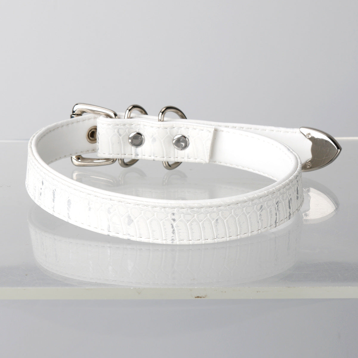 White crocodile pattern choker