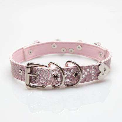 VELVECUFFS Heart-shaped decorative pink snake pattern choker