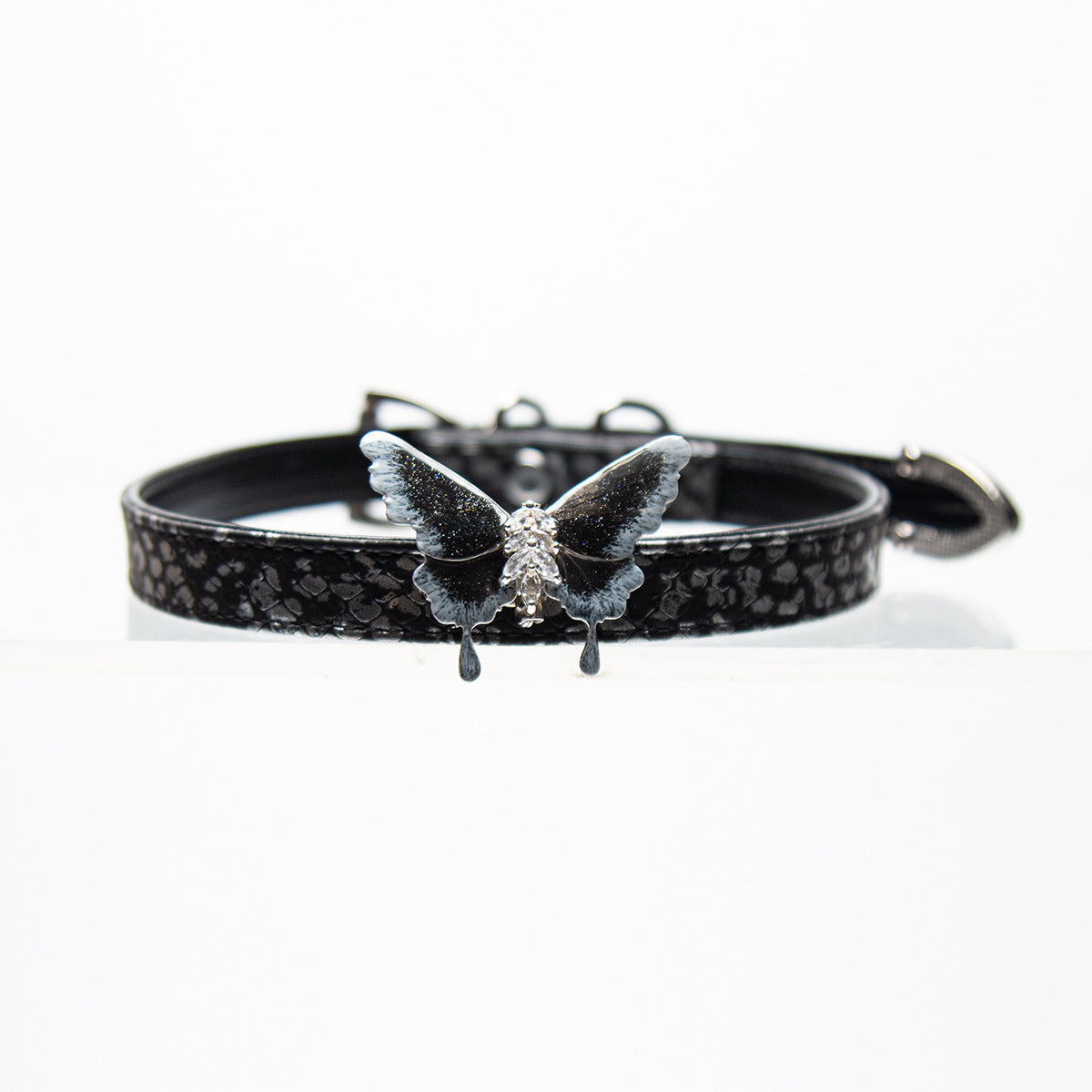 VELVECUFFS Butterfly choker thin snake pattern