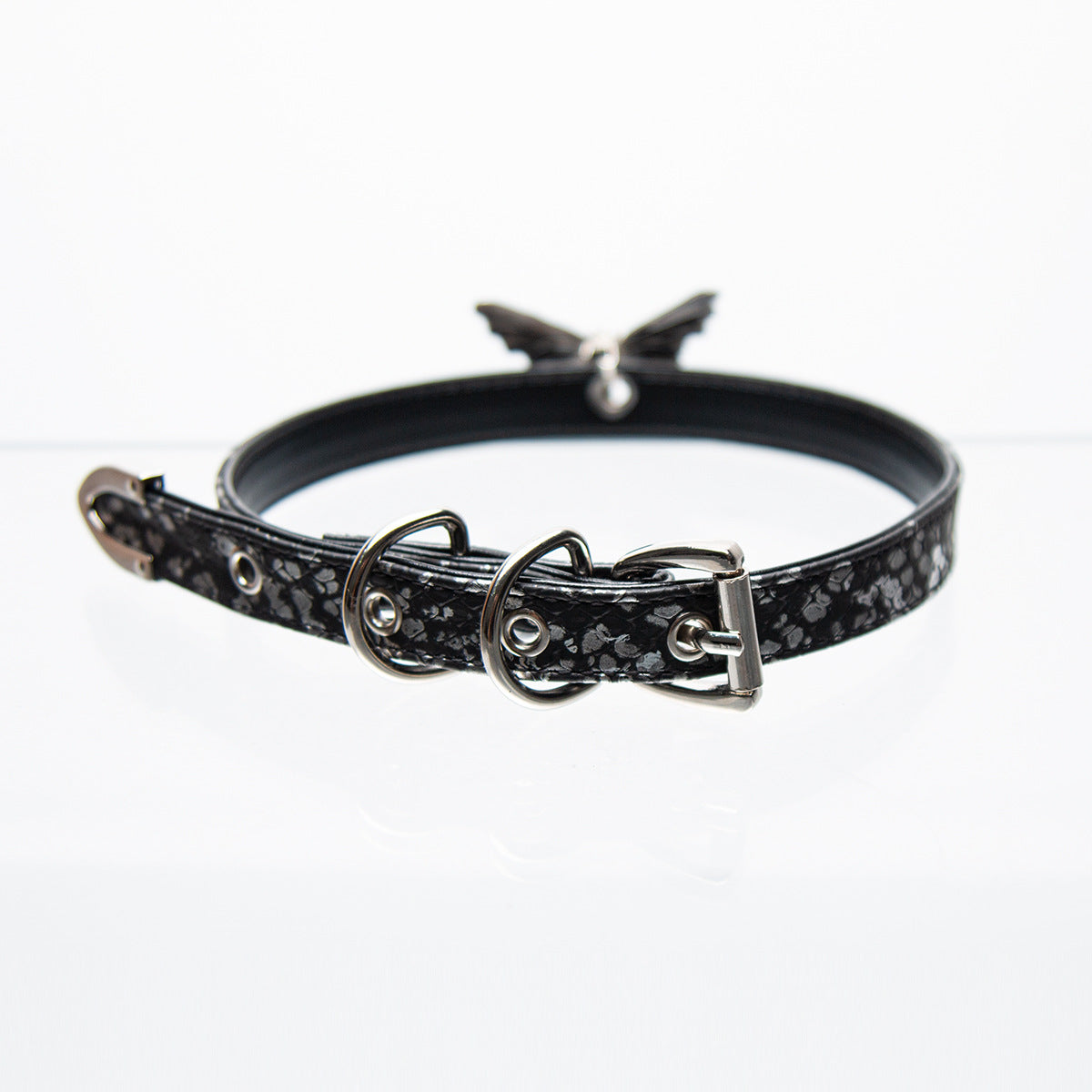 VELVECUFFS Butterfly choker thin snake pattern