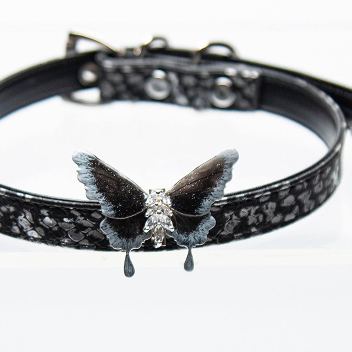 VELVECUFFS Butterfly choker thin snake pattern