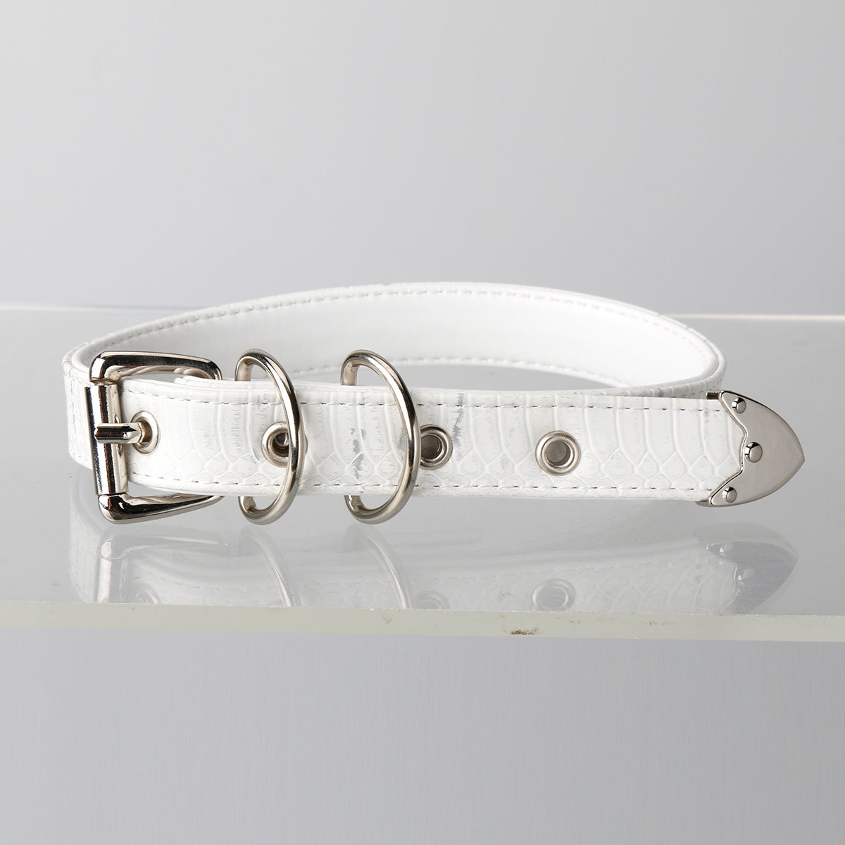 White crocodile pattern choker