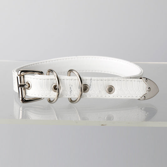 Collier ras du cou motif crocodile blanc