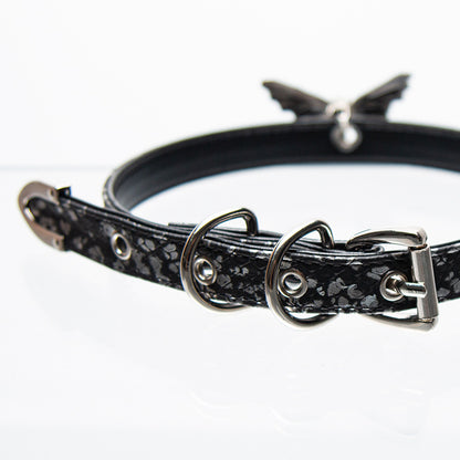 VELVECUFFS Butterfly choker thin snake pattern